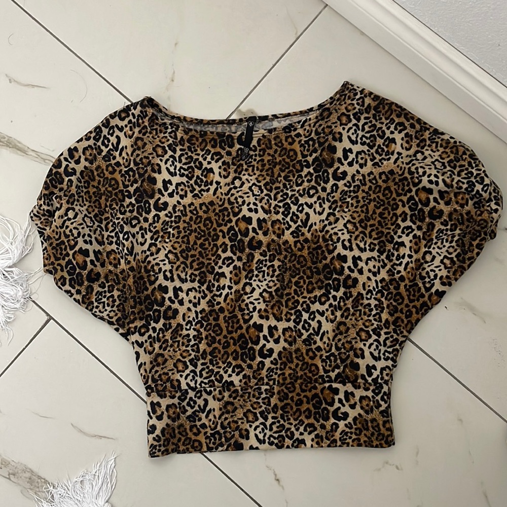 Leopard print cropped length shirt size small love culture
